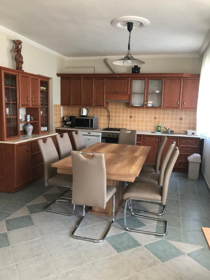 Tulipan Vendeghaz Lägenhet Hajdúszoboszló Exteriör bild